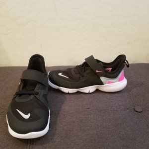 NWOT Girls Nike Free RN 5.0 Sneaker Size 2.5